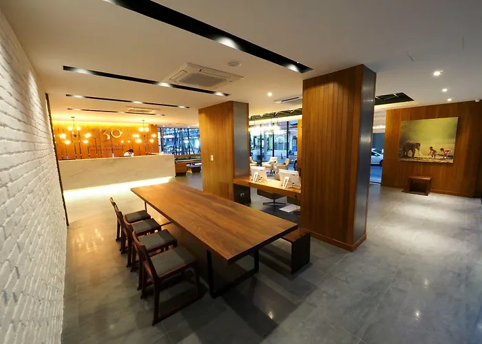 曼谷130号酒店及公寓 4* 曼谷
